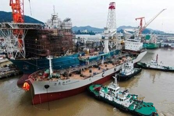 The 15900-ton oil tanker “Haixin Oil 619” was successfully launched in Mawei Shipyard